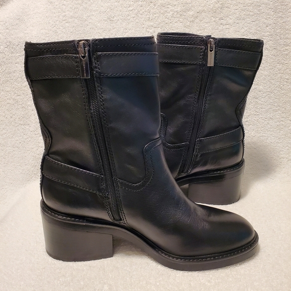 VINCE CAMUTO Vergila Bootie - Picture 3 of 10